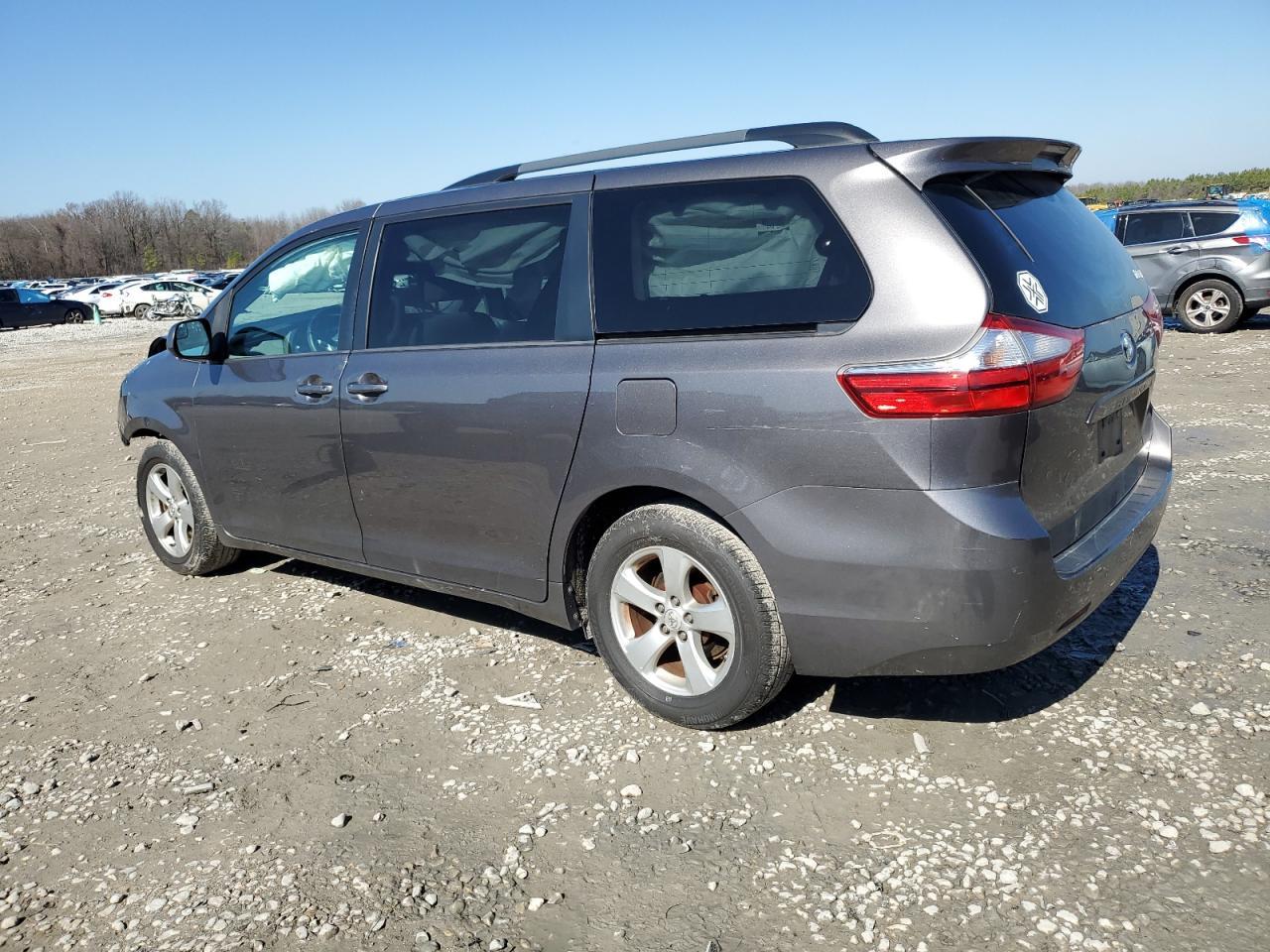 2015 TOYOTA SIENNA LE - Фото 2