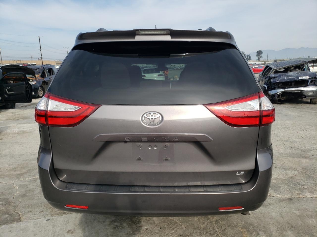2019 TOYOTA SIENNA LE - Image 6
