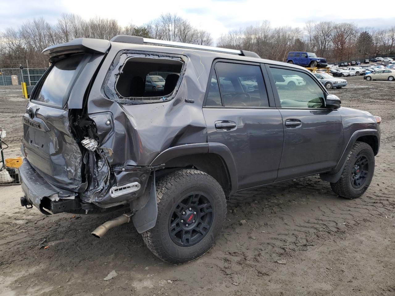 2022 TOYOTA 4RUNNER SR - Image 3