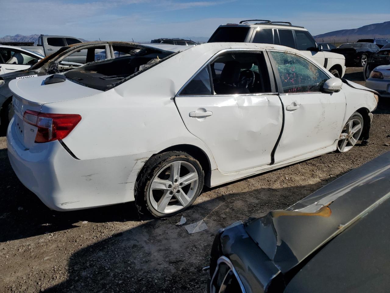2013 TOYOTA CAMRY L - Фото 3