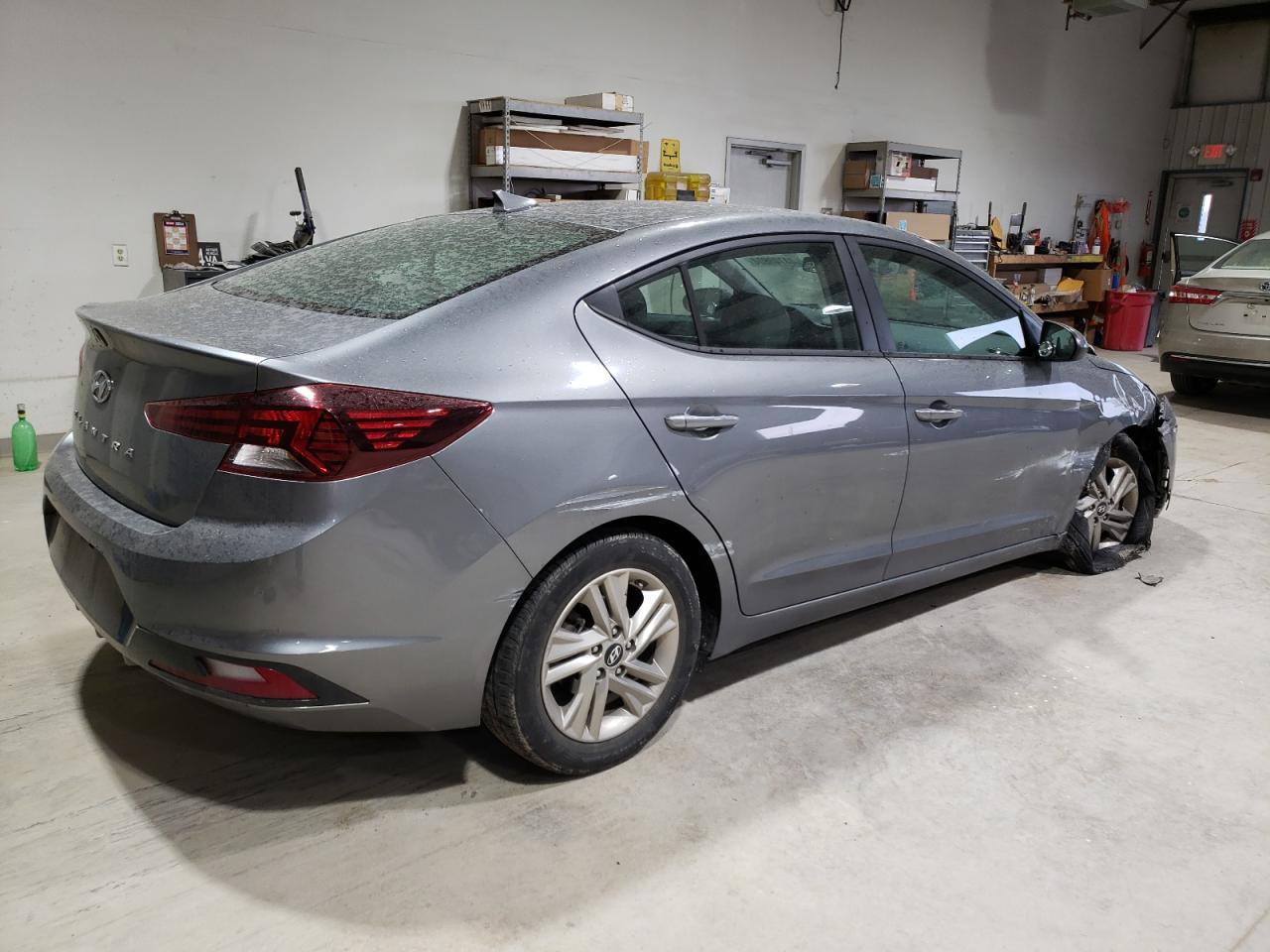 2019 HYUNDAI ELANTRA SE - Фото 3