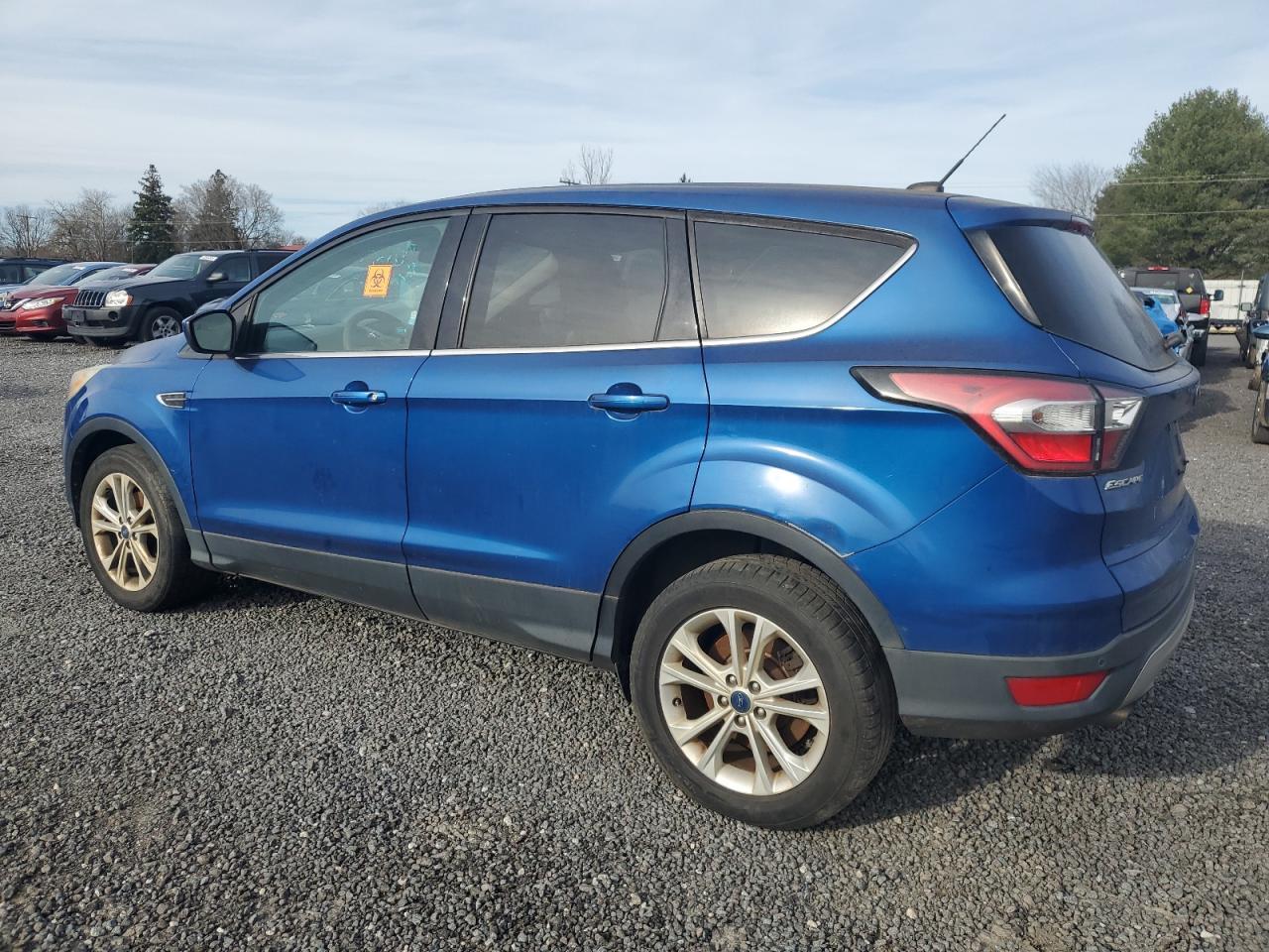 2017 FORD ESCAPE SE - Image 2