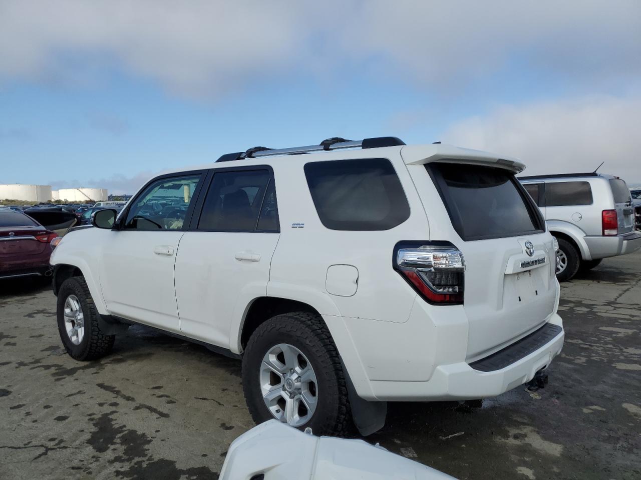 2019 TOYOTA 4RUNNER SR - Image 2