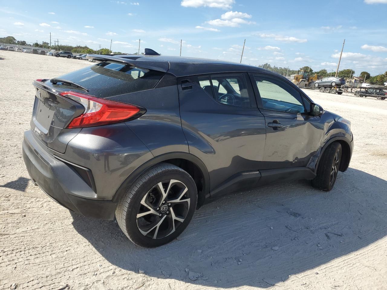 2018 TOYOTA C-HR XLE - Image 3
