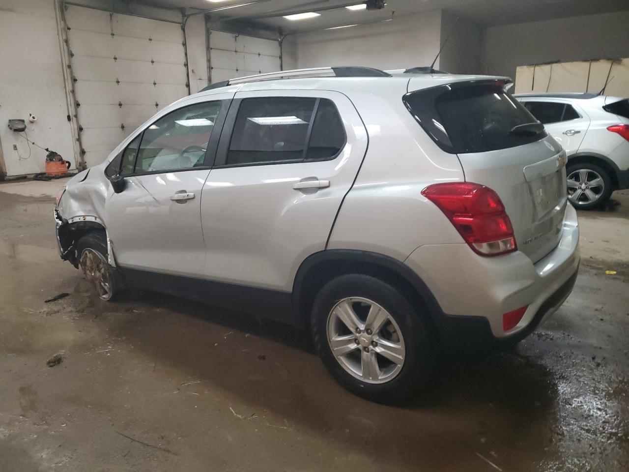 2021 CHEVROLET TRAX 1LT - Фото 2