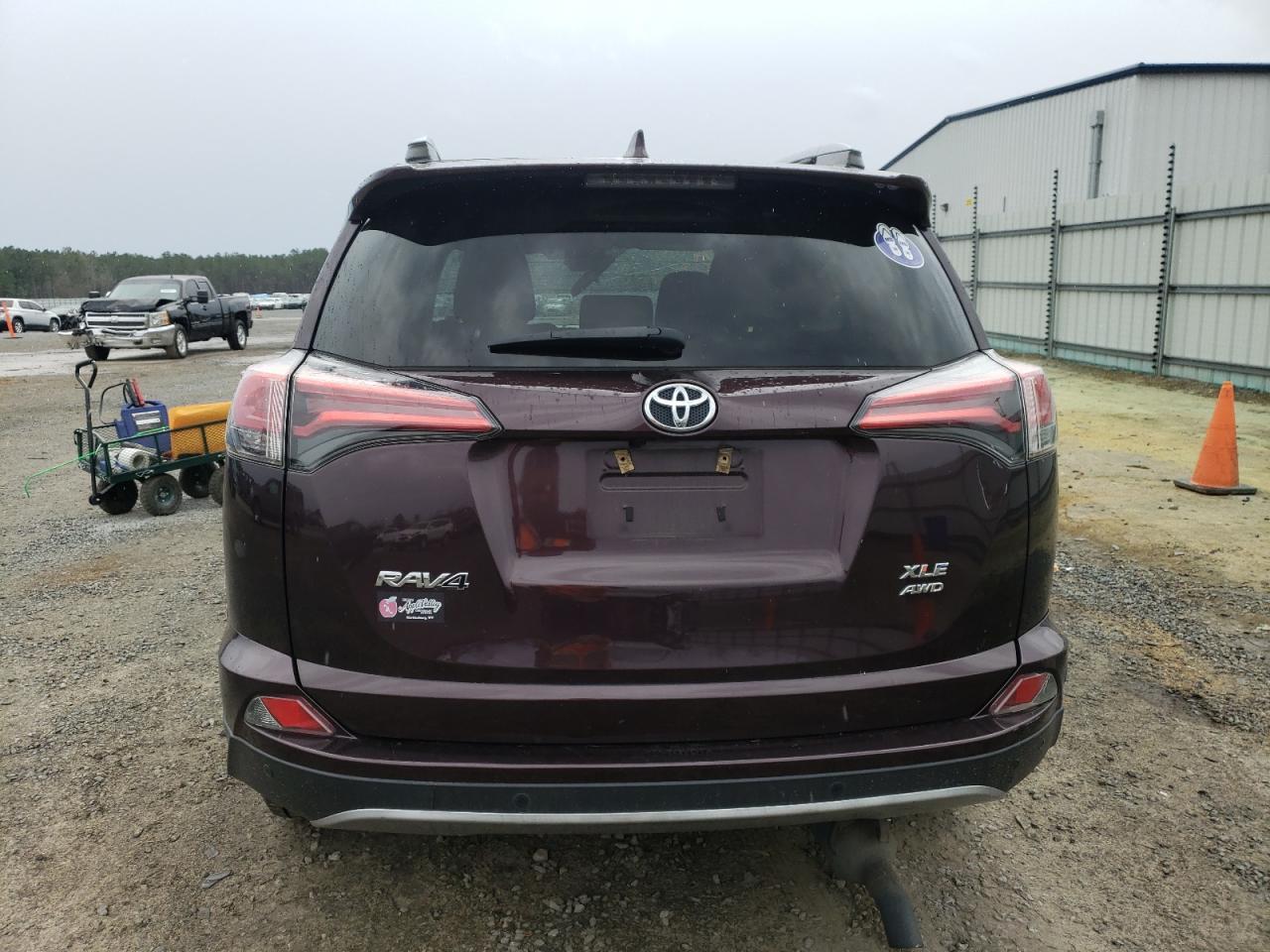 2017 TOYOTA RAV4 XLE - Фото 6