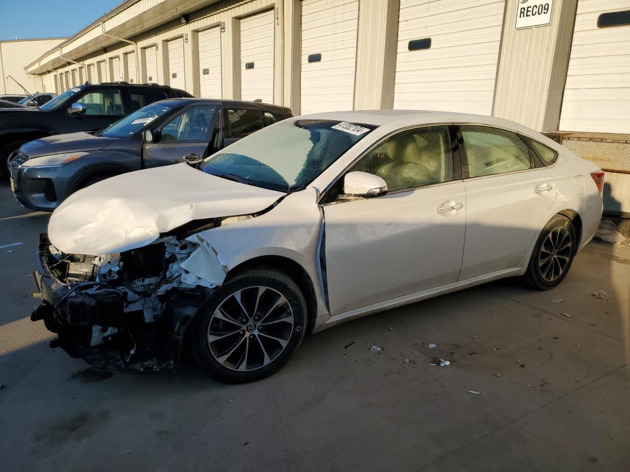 2016 TOYOTA AVALON XLE