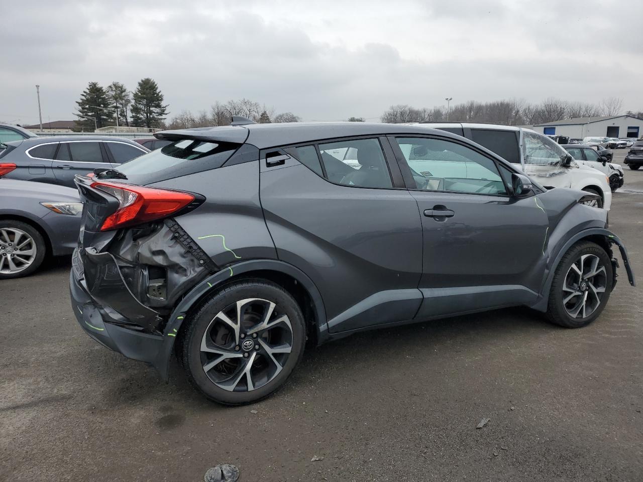 2018 TOYOTA C-HR XLE - Фото 3