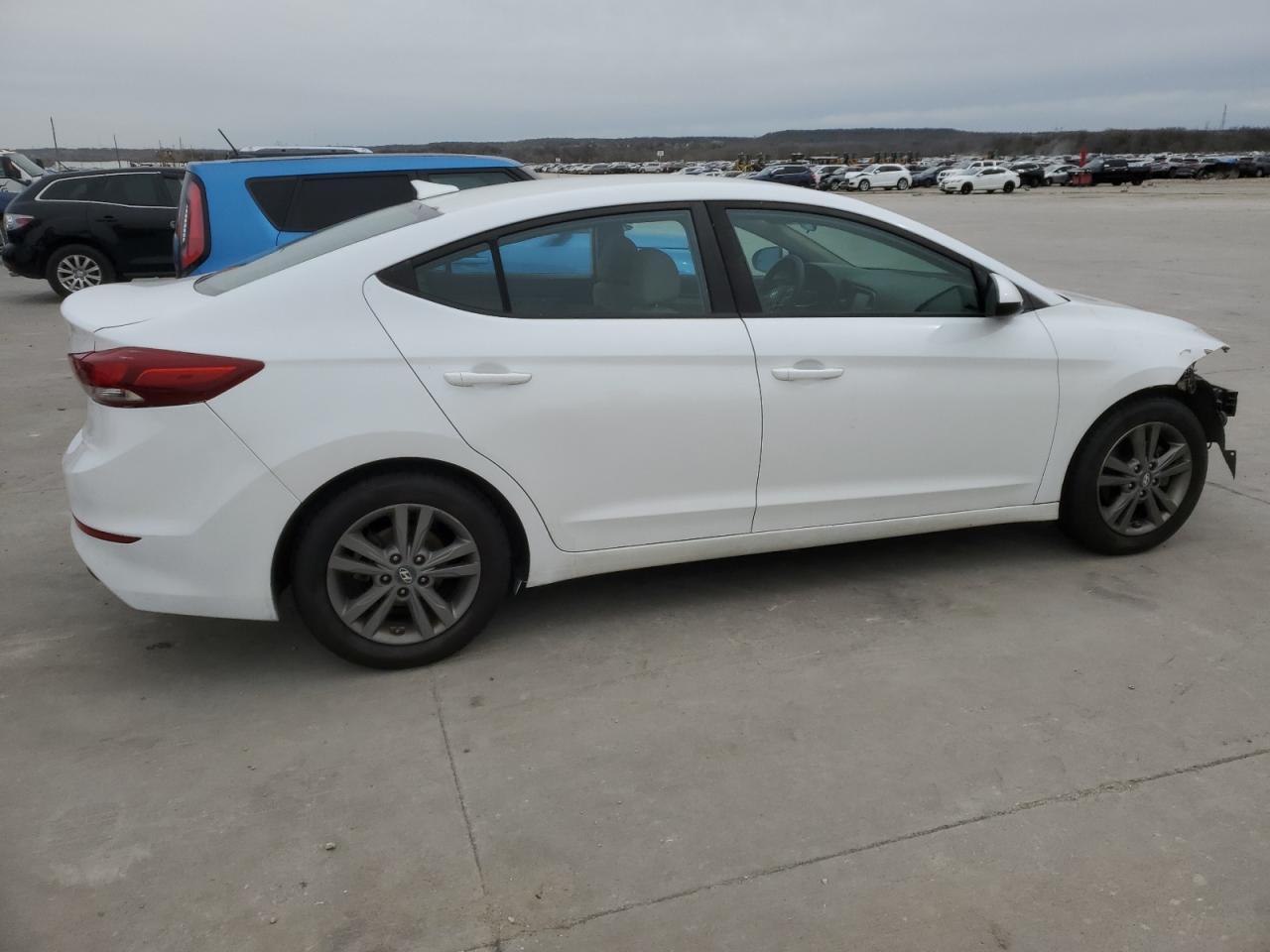2018 HYUNDAI ELANTRA SE - Фото 3