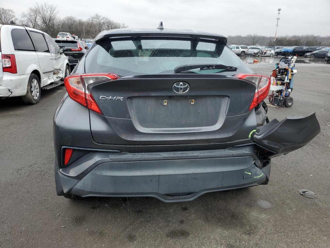 2018 TOYOTA C-HR XLE - Фото 6