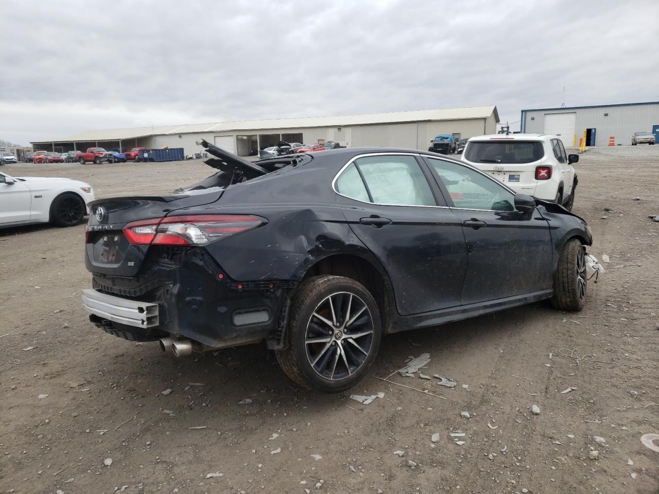 2021 TOYOTA CAMRY SE - Image 3