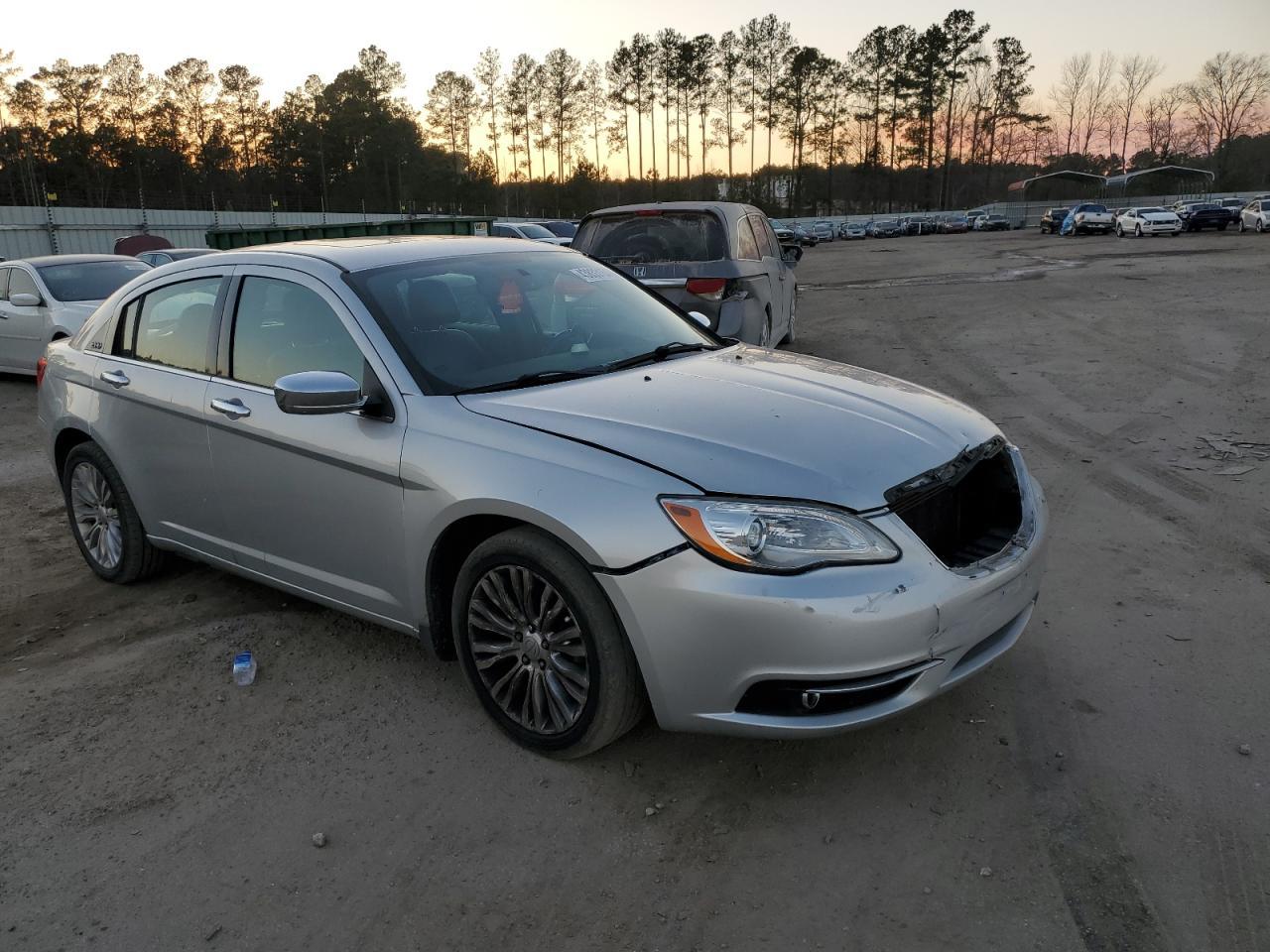 2012 CHRYSLER 200 LIMITE - Image 4