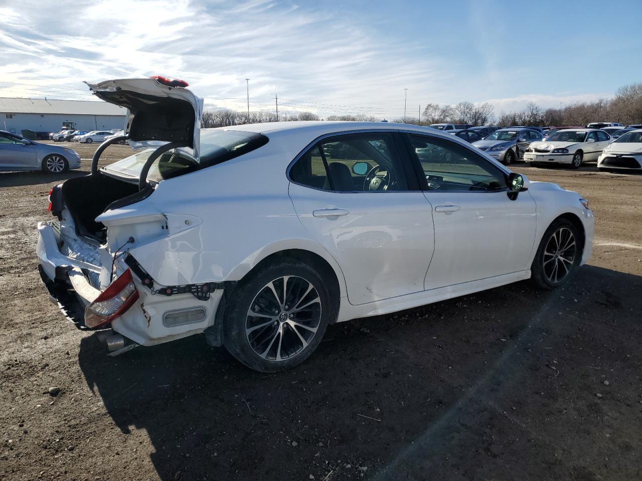 2018 TOYOTA CAMRY L - Фото 3