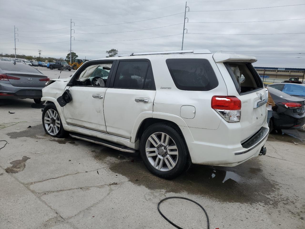 2011 TOYOTA 4RUNNER SR - Image 2