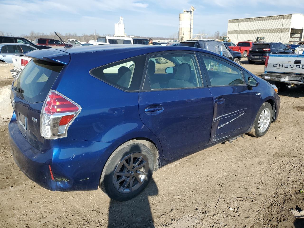 2017 TOYOTA PRIUS V - Image 3