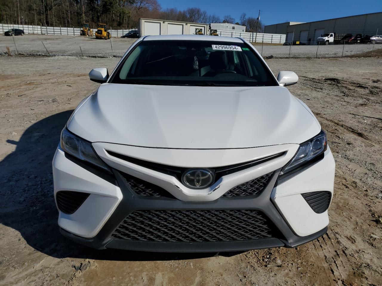 2020 TOYOTA CAMRY SE - Фото 5