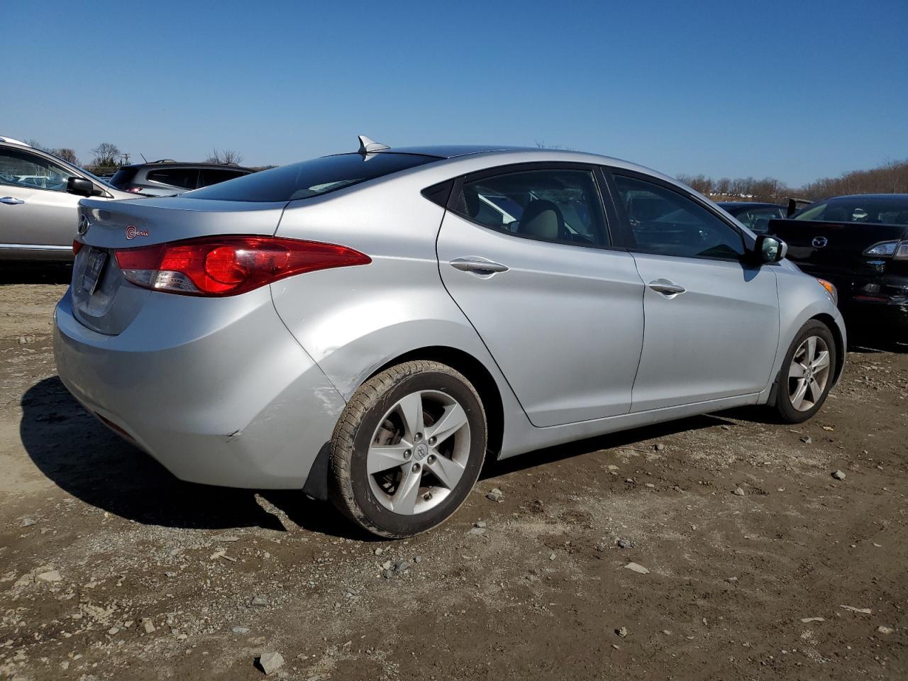 2013 HYUNDAI ELANTRA GL - Image 3
