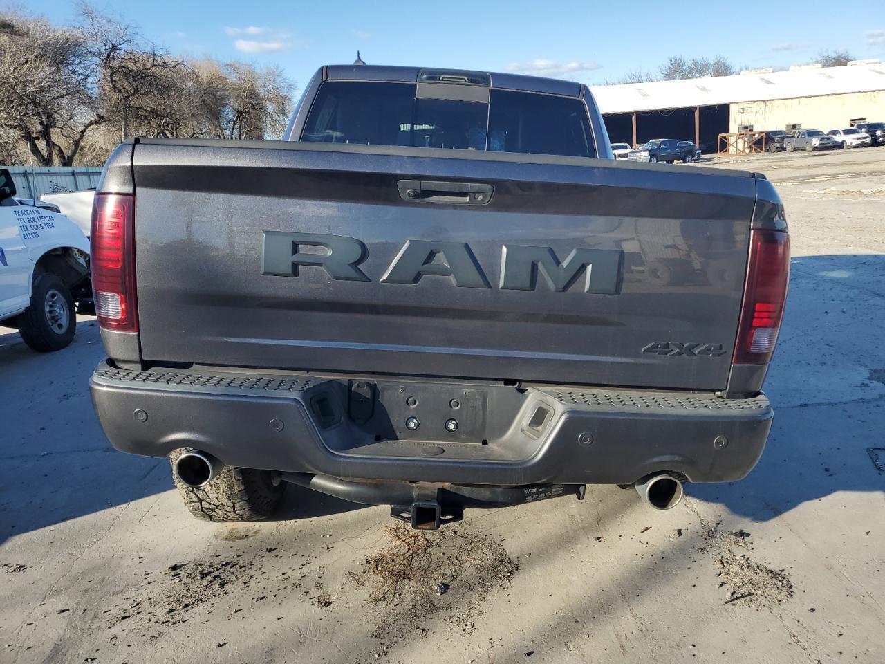 2017 RAM 1500 SPORT - Фото 6