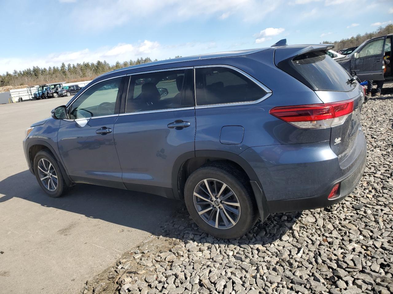 2019 TOYOTA HIGHLANDER - Image 2