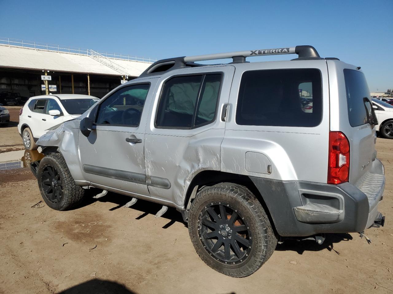 2013 NISSAN XTERRA X - Image 2