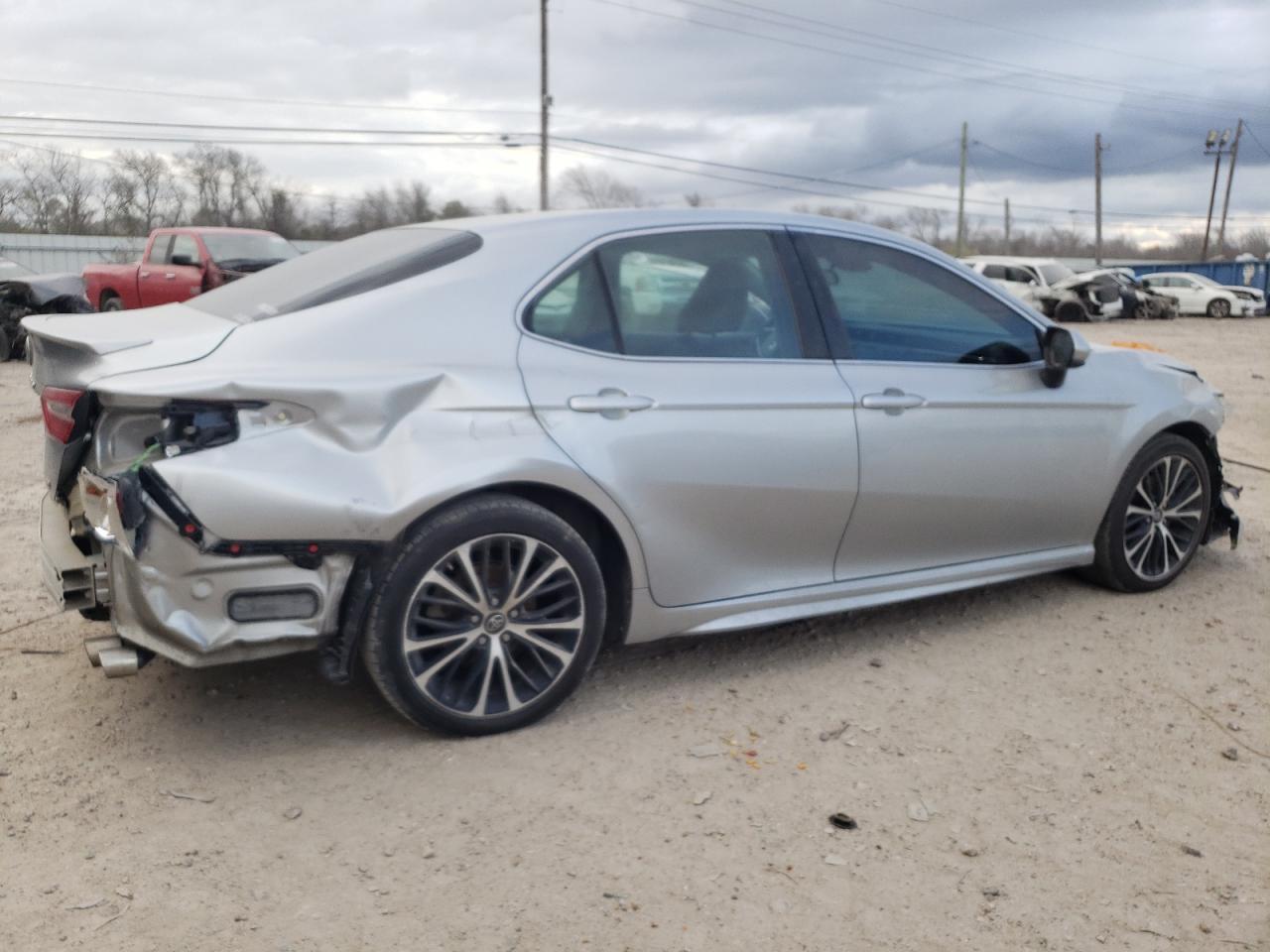 2018 TOYOTA CAMRY L - Фото 3