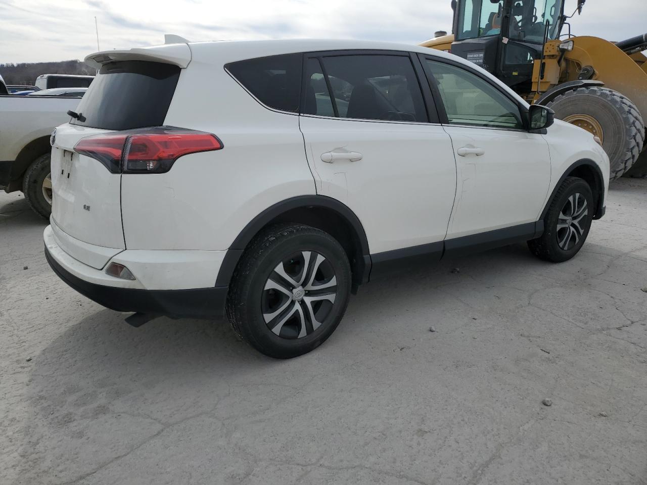 2018 TOYOTA RAV4 LE - Image 3