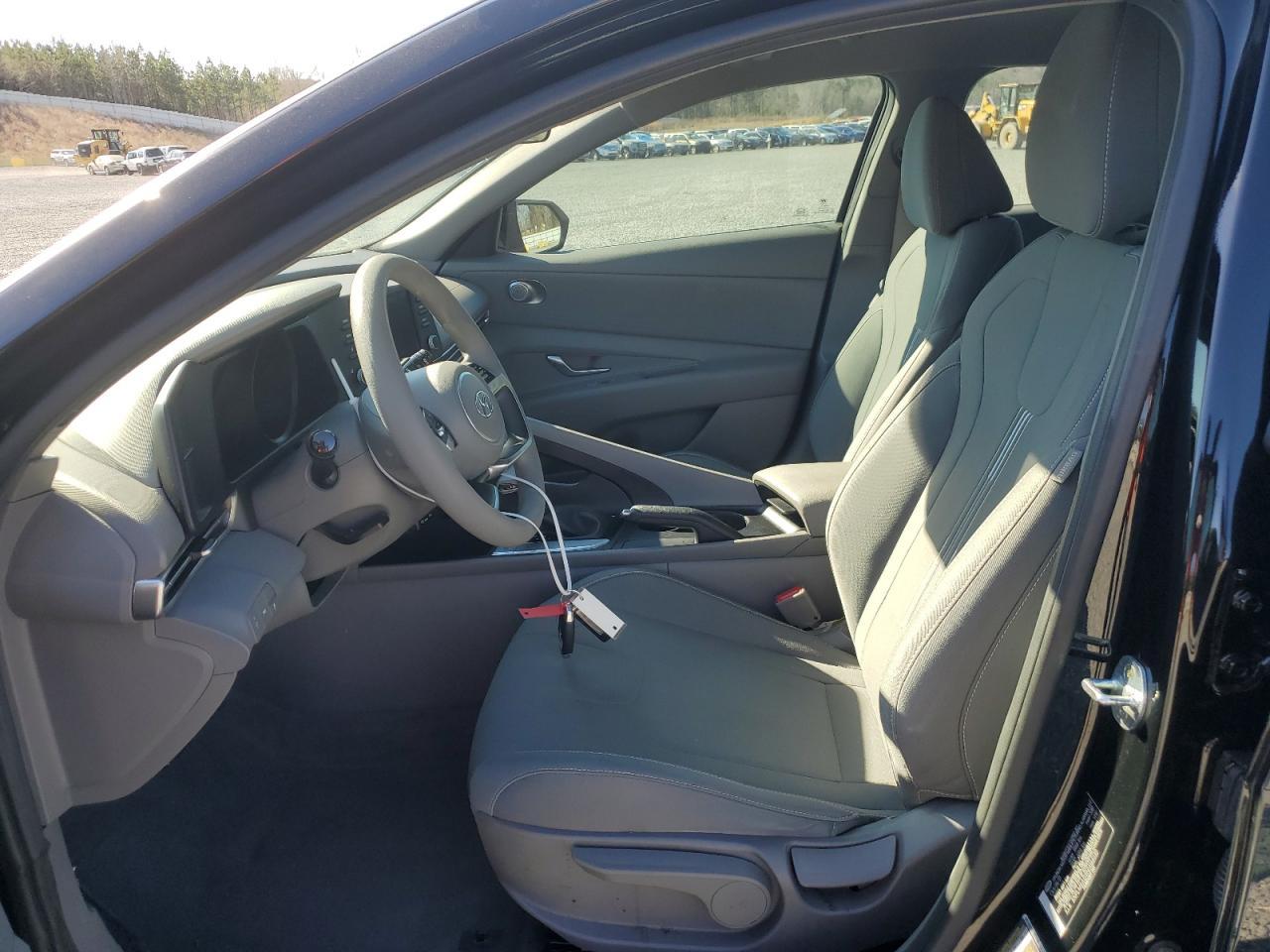 2022 HYUNDAI ELANTRA SE - Фото 7