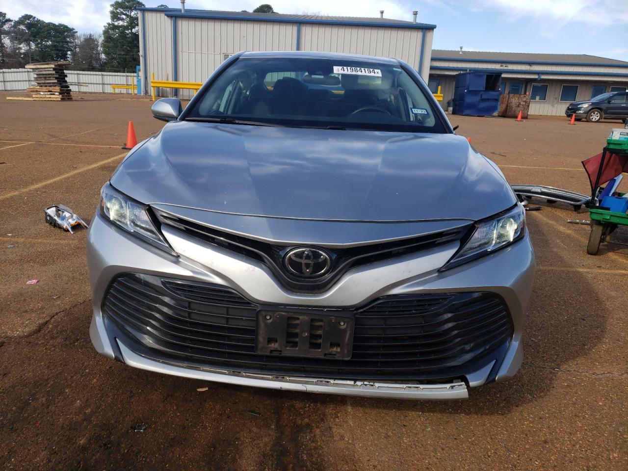 2020 TOYOTA CAMRY LE - Фото 5