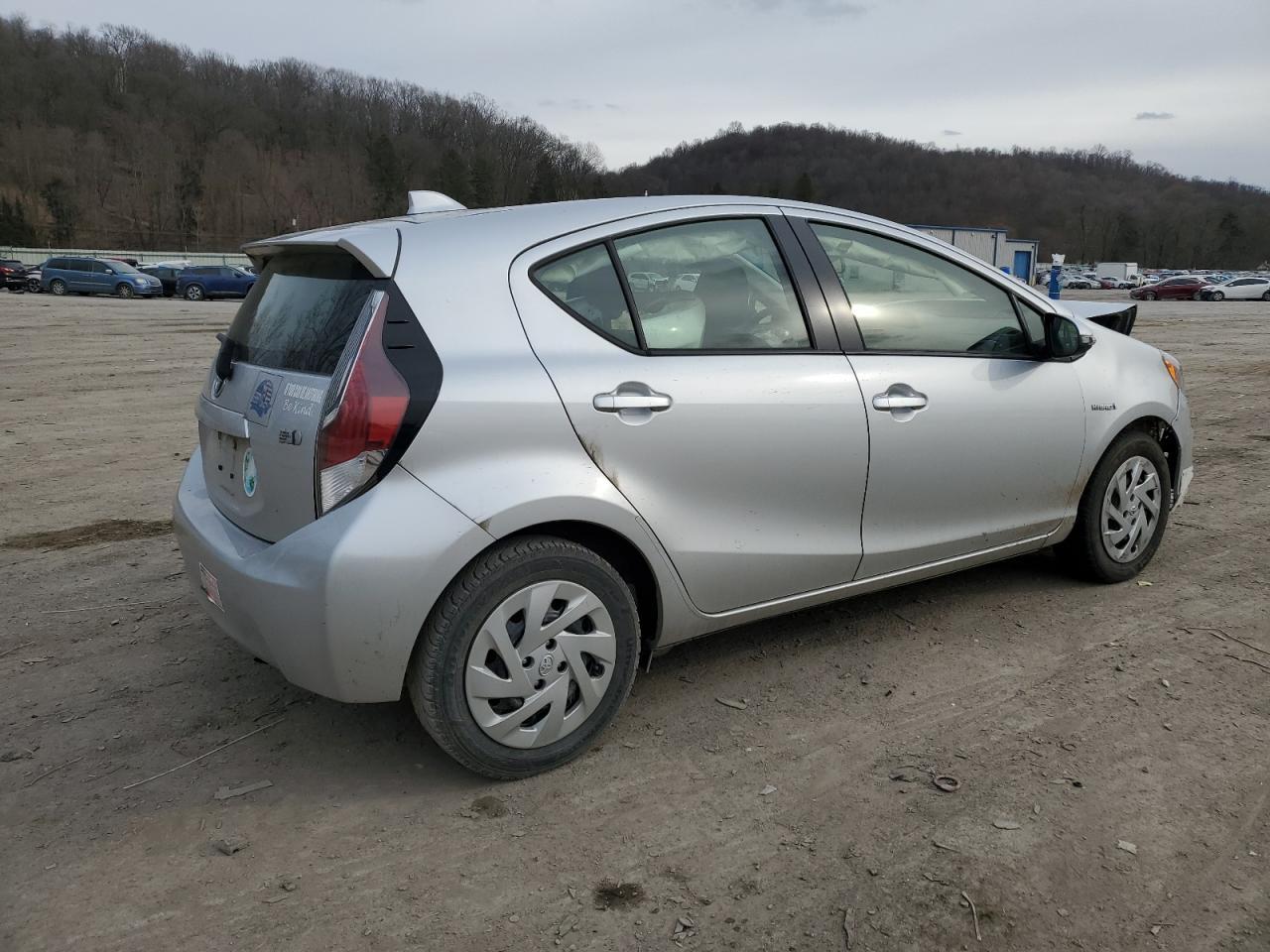 2016 TOYOTA PRIUS C - Image 3