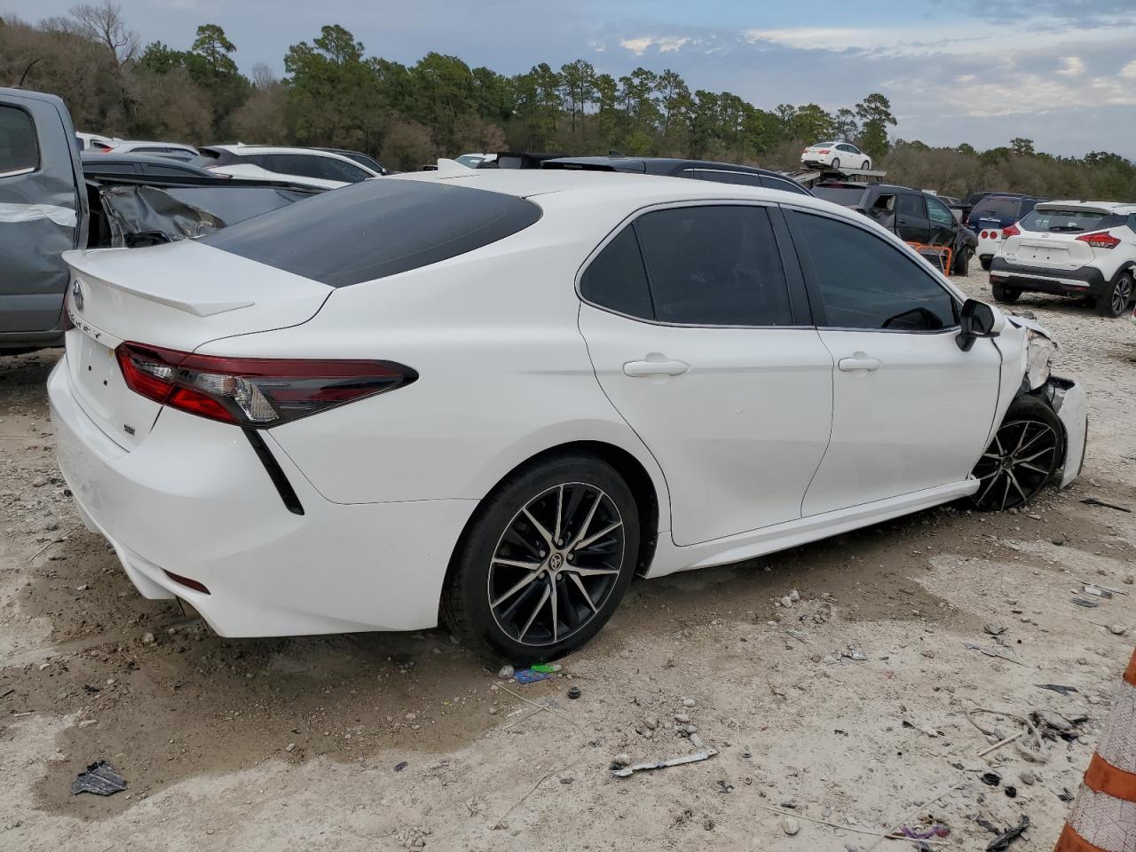 2021 TOYOTA CAMRY SE - Image 3