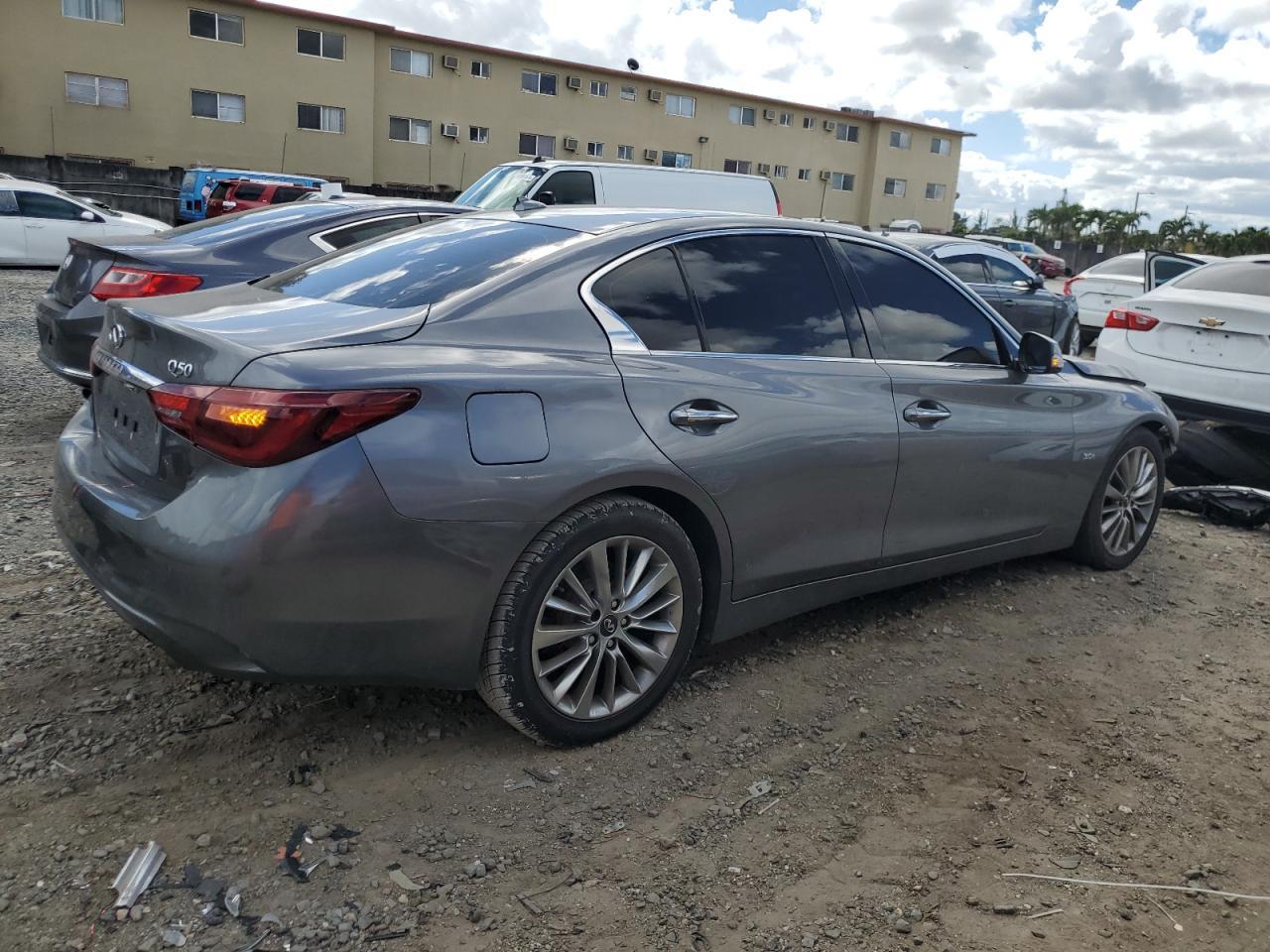 2018 INFINITI Q50 LUXE - Image 3