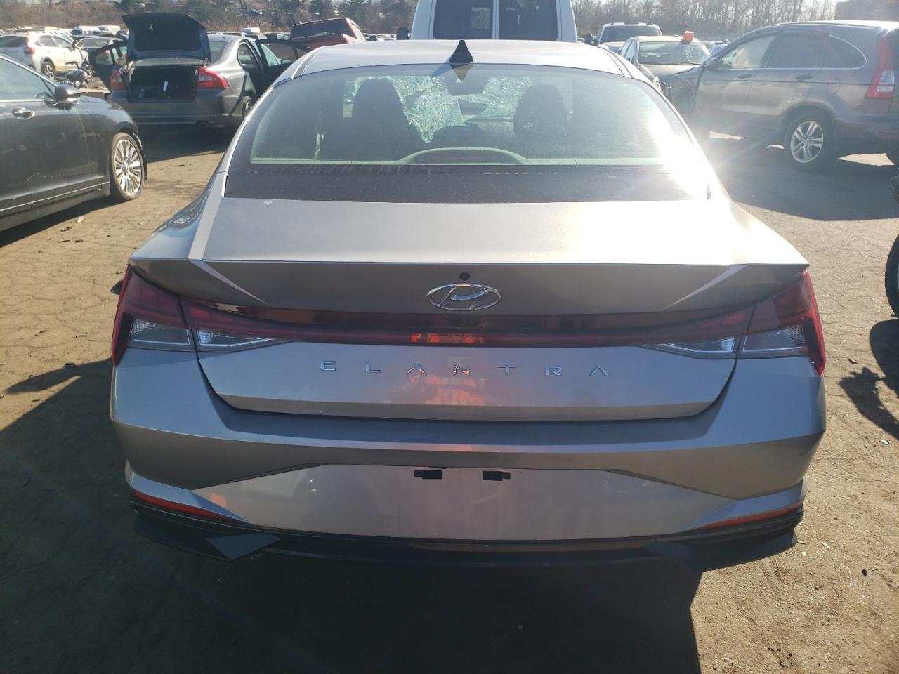 2022 HYUNDAI ELANTRA SE - Фото 6