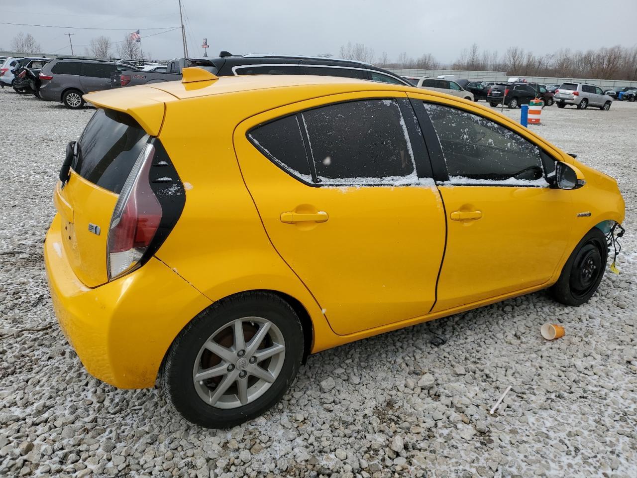 2015 TOYOTA PRIUS C - Image 3