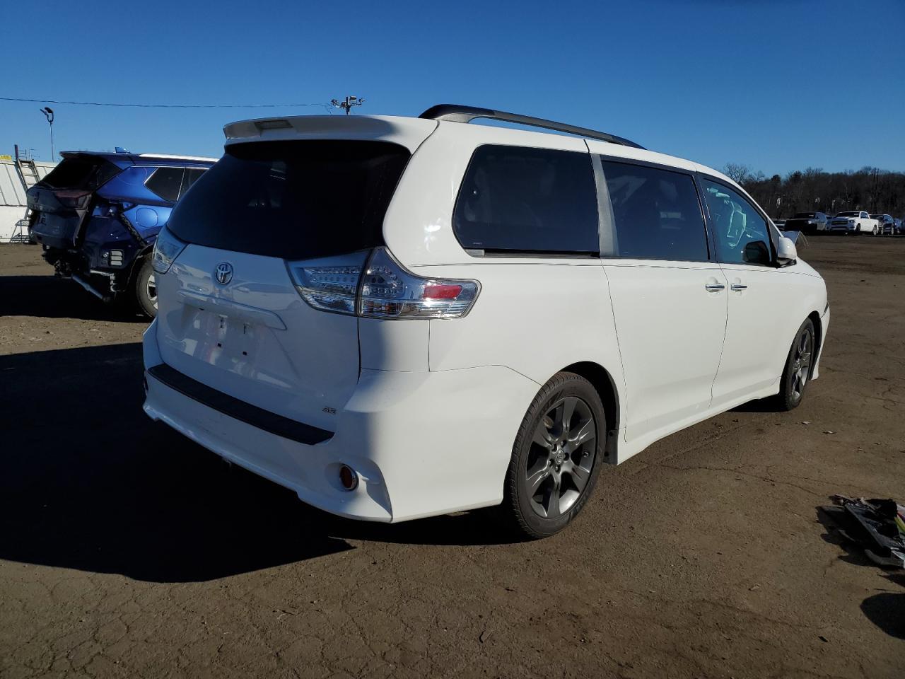 2015 TOYOTA SIENNA SPO - Фото 3
