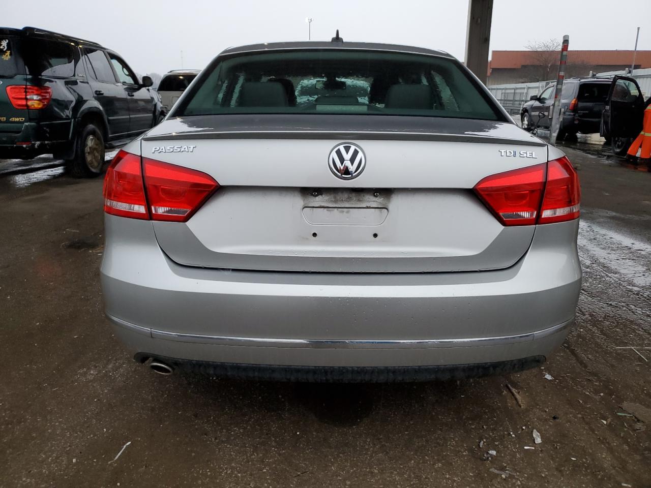 2013 VOLKSWAGEN PASSAT SEL - Image 6