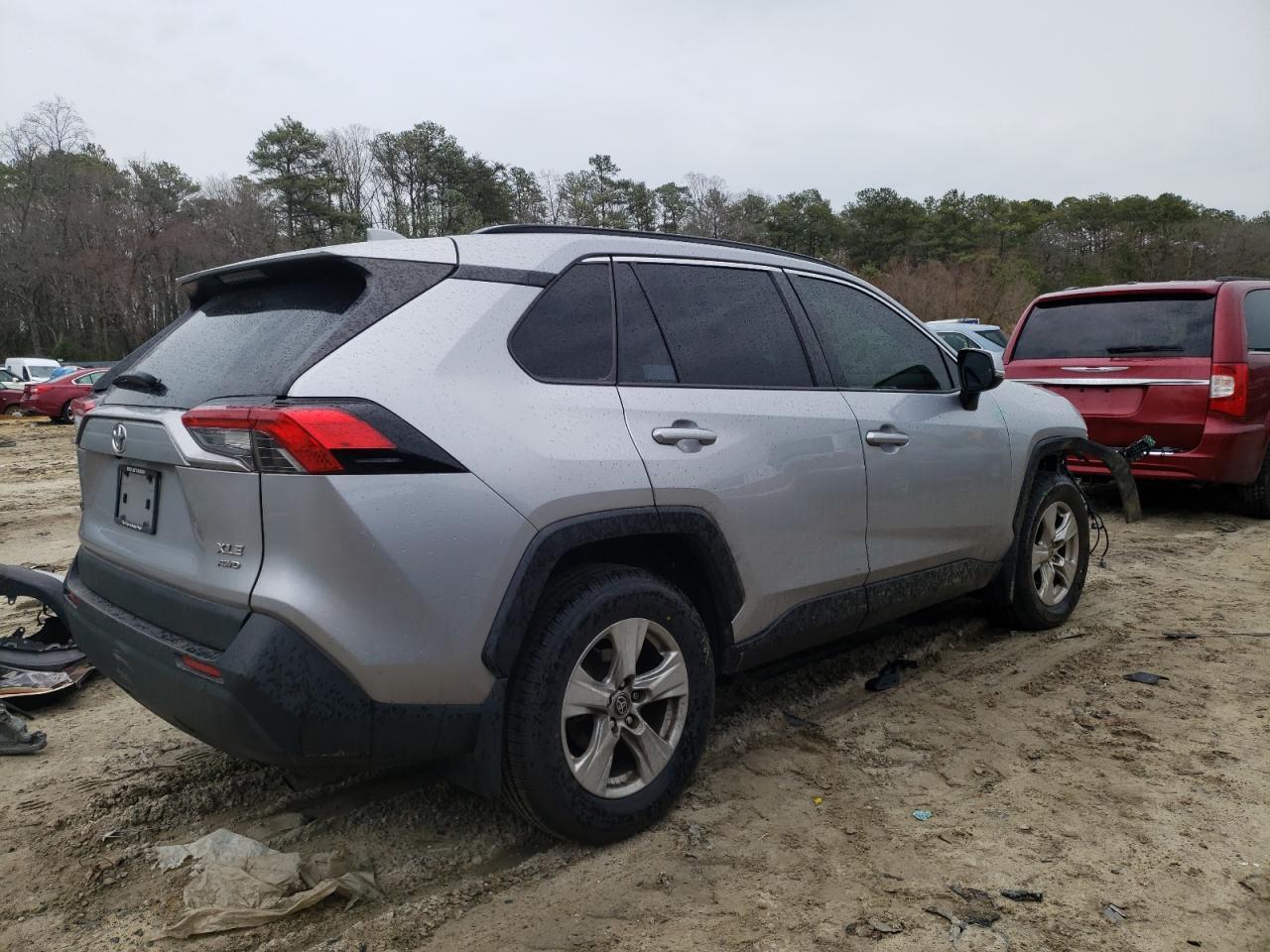 2020 TOYOTA RAV4 XLE - Фото 3