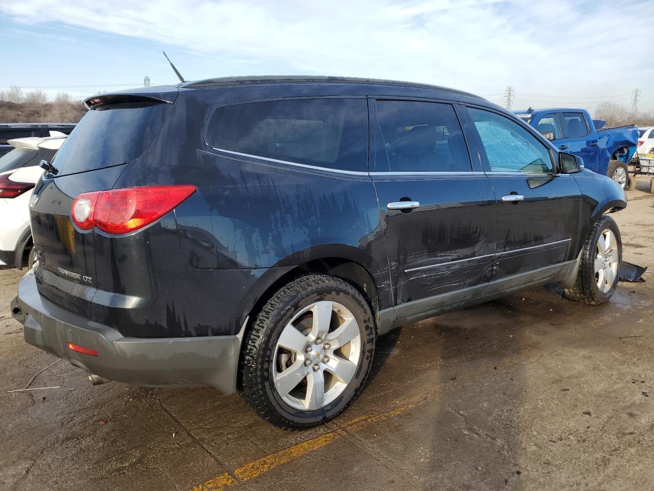 2012 CHEVROLET TRAVERSE L - Image 3