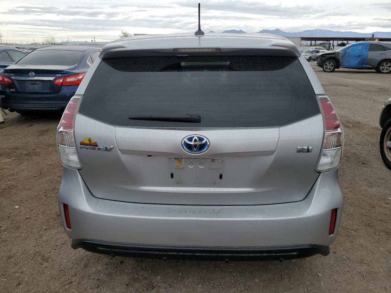 2015 TOYOTA PRIUS V - Фото 6