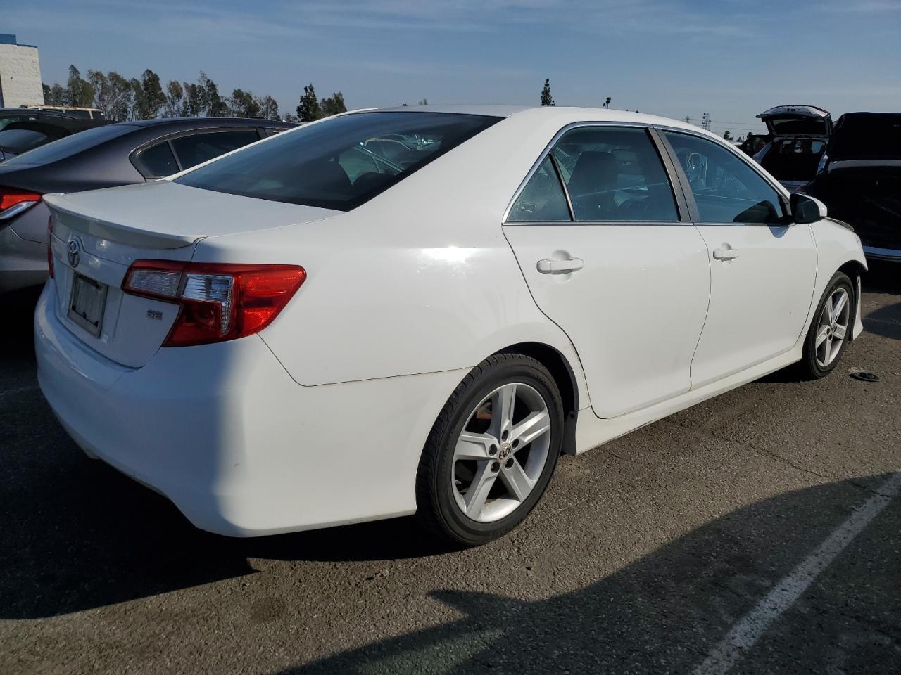 2013 TOYOTA CAMRY L - Фото 3