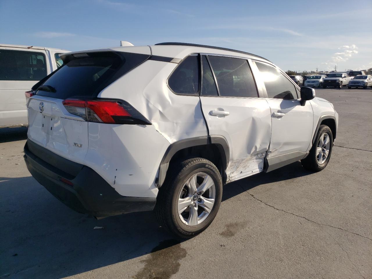 2020 TOYOTA RAV4 XLE - Image 3