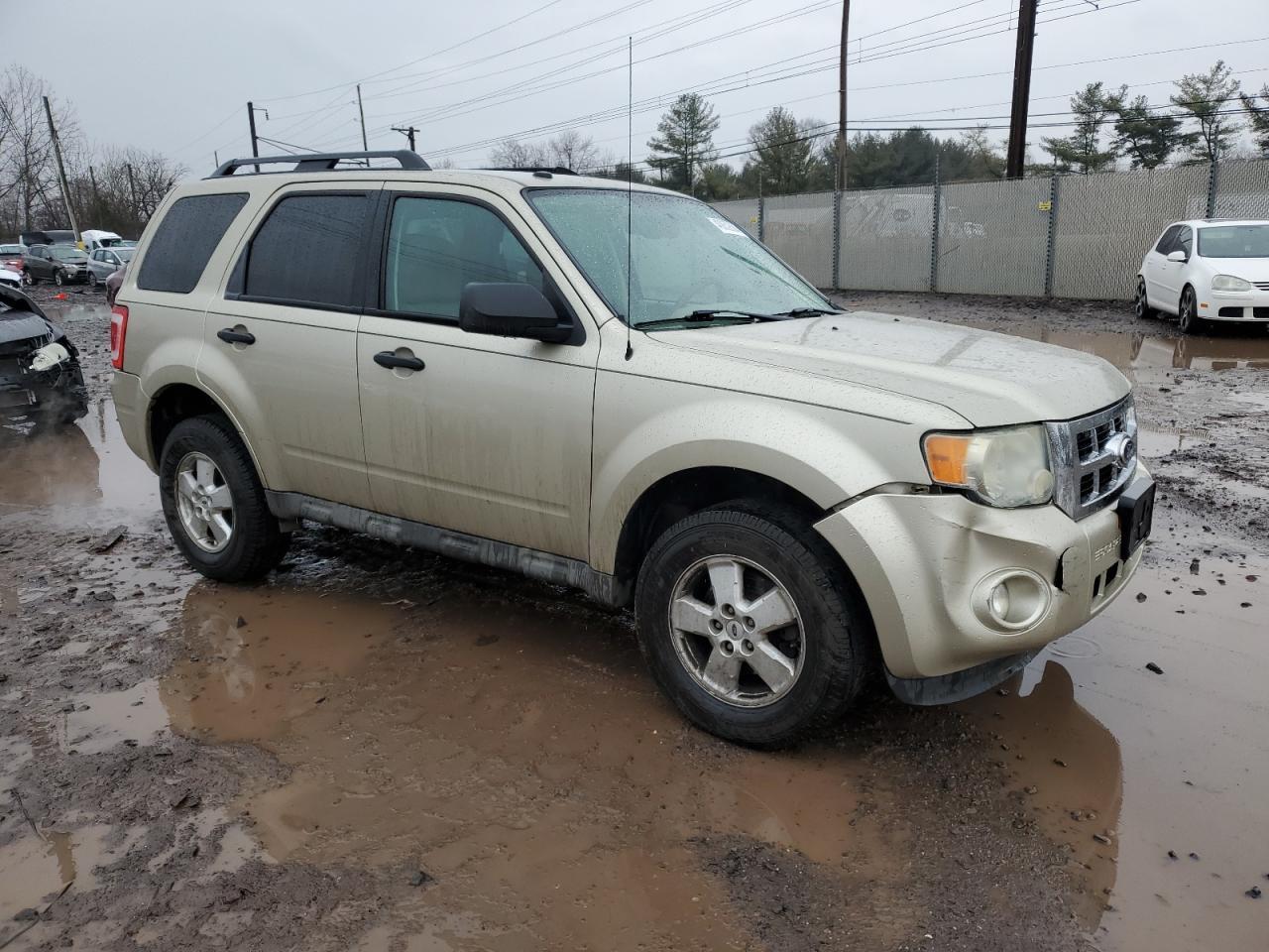 2010 FORD ESCAPE XLT - Image 4