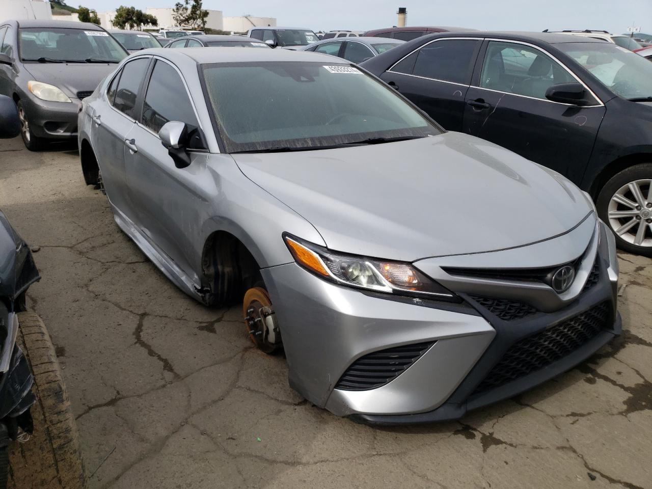 2020 TOYOTA CAMRY SE - Фото 4
