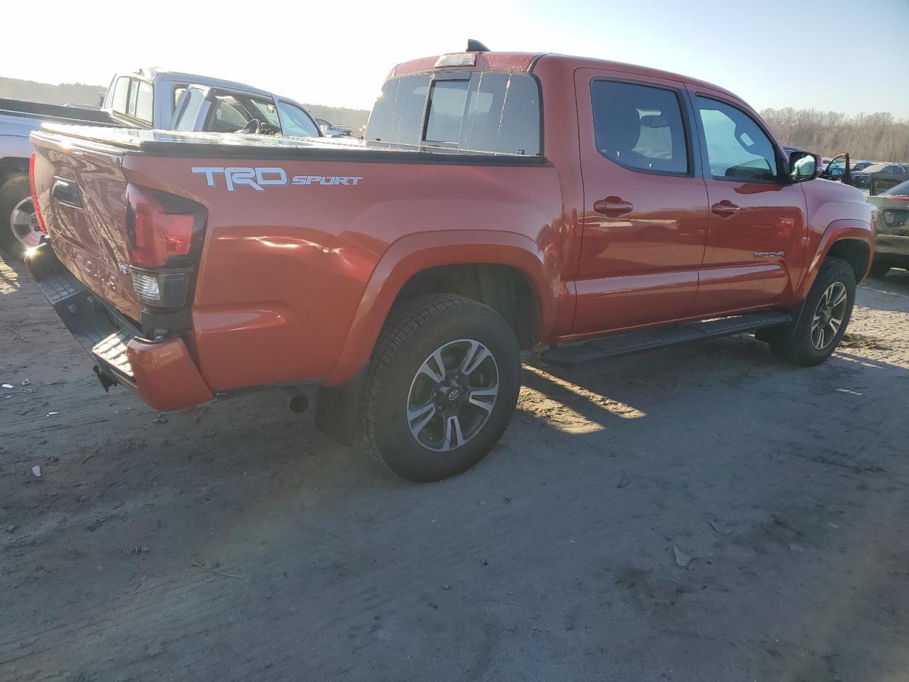 2018 TOYOTA TACOMA DOU - Фото 3
