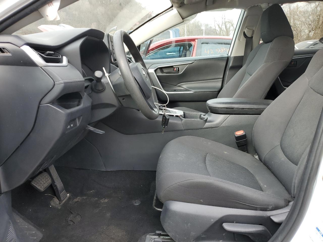 2021 TOYOTA RAV4 LE - Фото 7