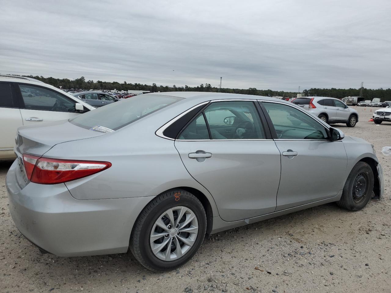 2015 TOYOTA CAMRY LE - Фото 3