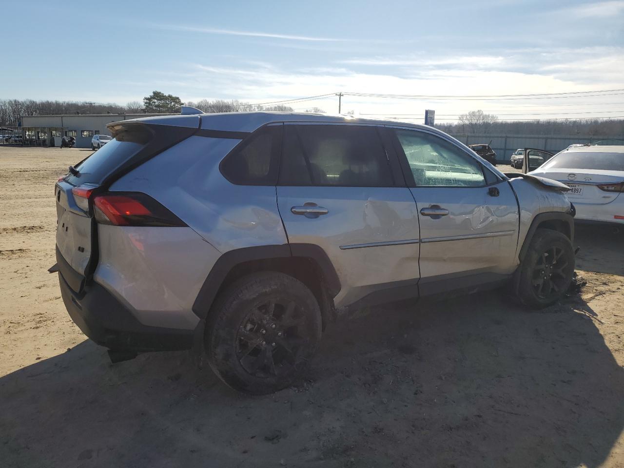 2023 TOYOTA RAV4 LE - Фото 3