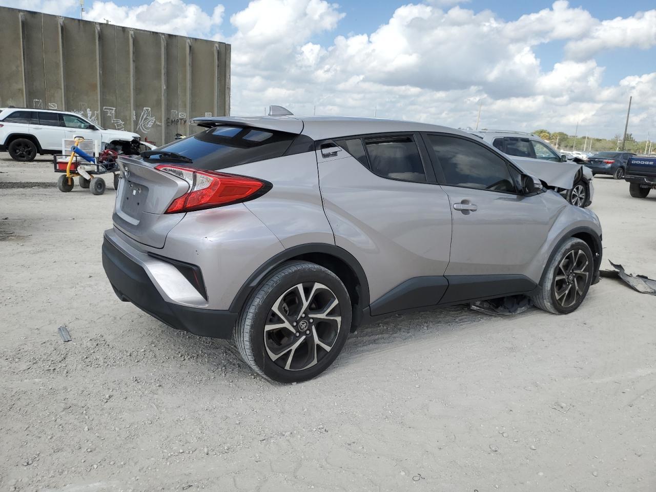 2019 TOYOTA C-HR XLE - Фото 3
