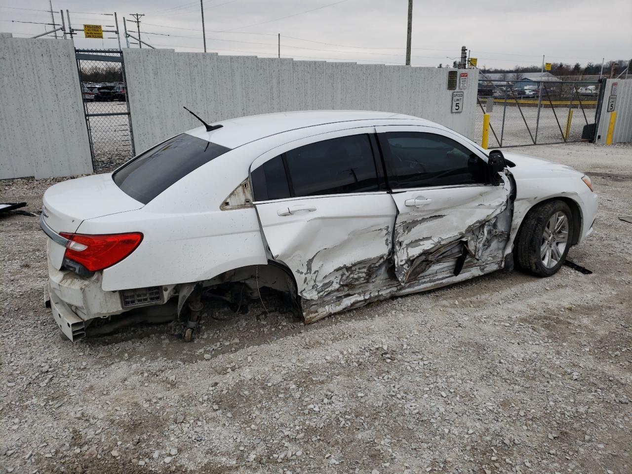 2013 CHRYSLER 200 LX - Фото 3