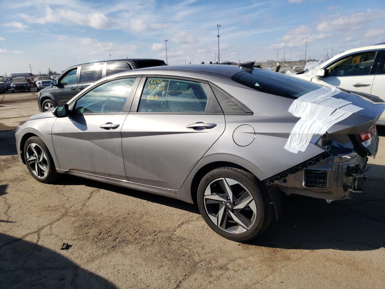 2023 HYUNDAI ELANTRA SE - Фото 2