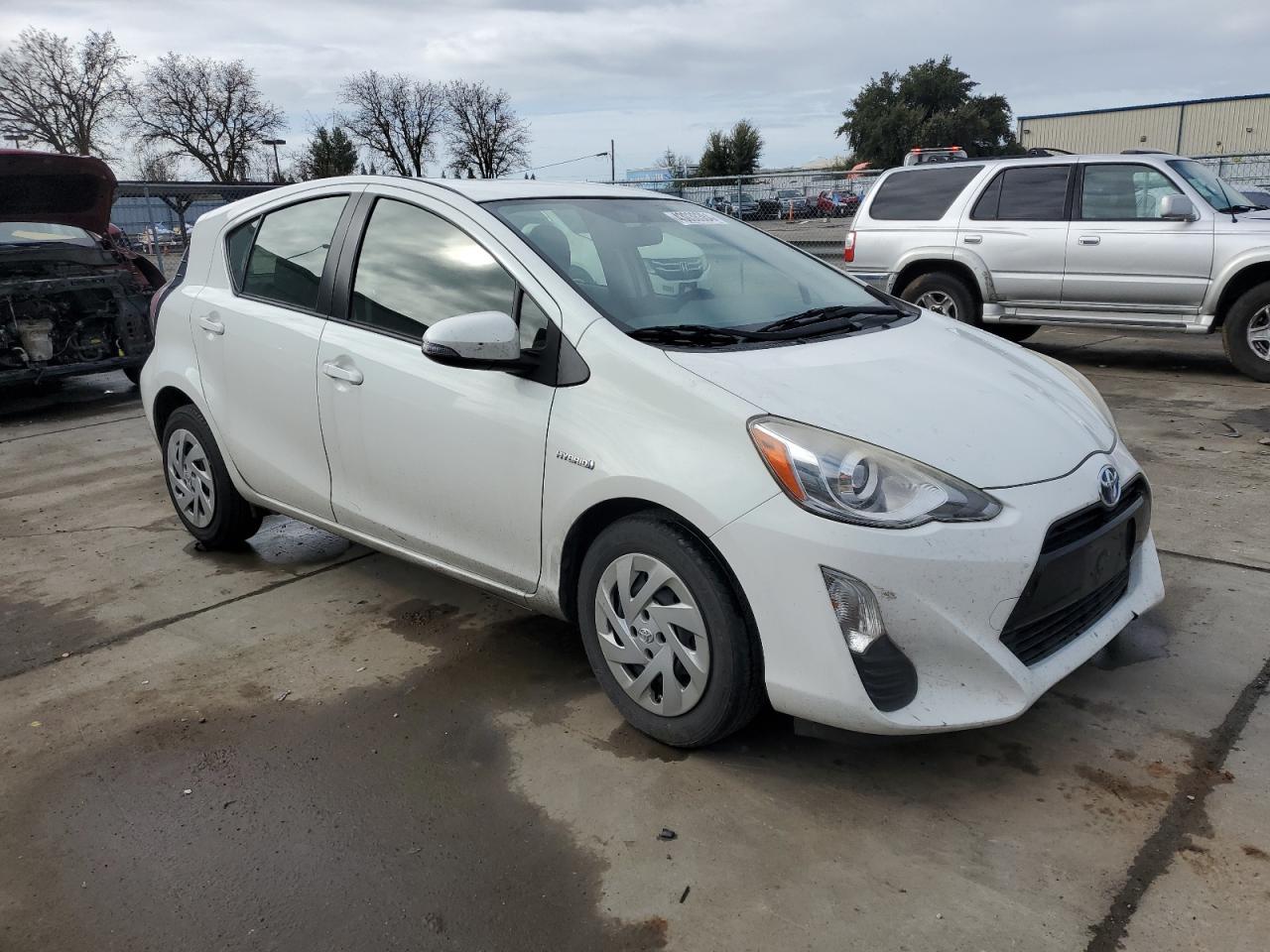 2016 TOYOTA PRIUS C - Фото 4